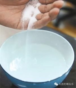 盐糖水——传统智慧的电解质平衡饮品